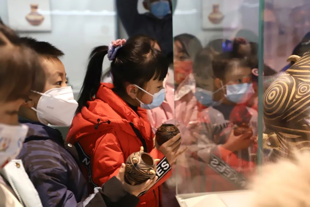 【请到临夏来过年 这里年味不一般】读诗词、做彩陶、说文物......和青少年们在州博物馆里过大年休闲区蓝鸢梦想 - Www.slyday.coM