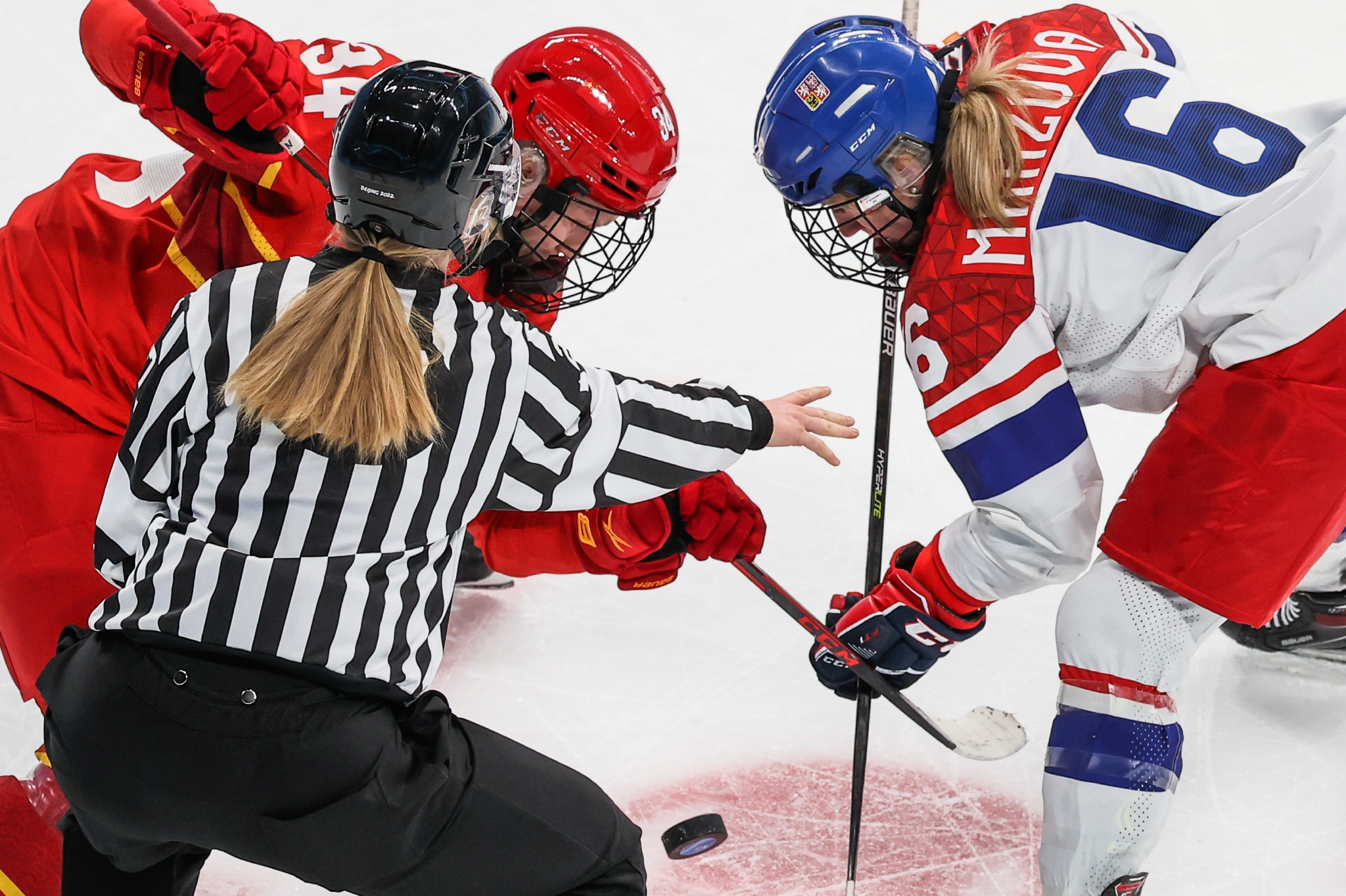 冬奥女冰小组赛，中国队首战1比3不敌捷克队休闲区蓝鸢梦想 - Www.slyday.coM