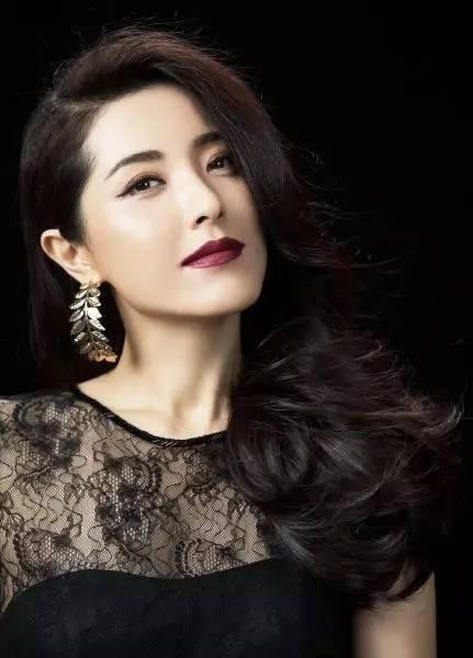 曾黎徘徊在爱情与婚姻之间45岁依旧未婚