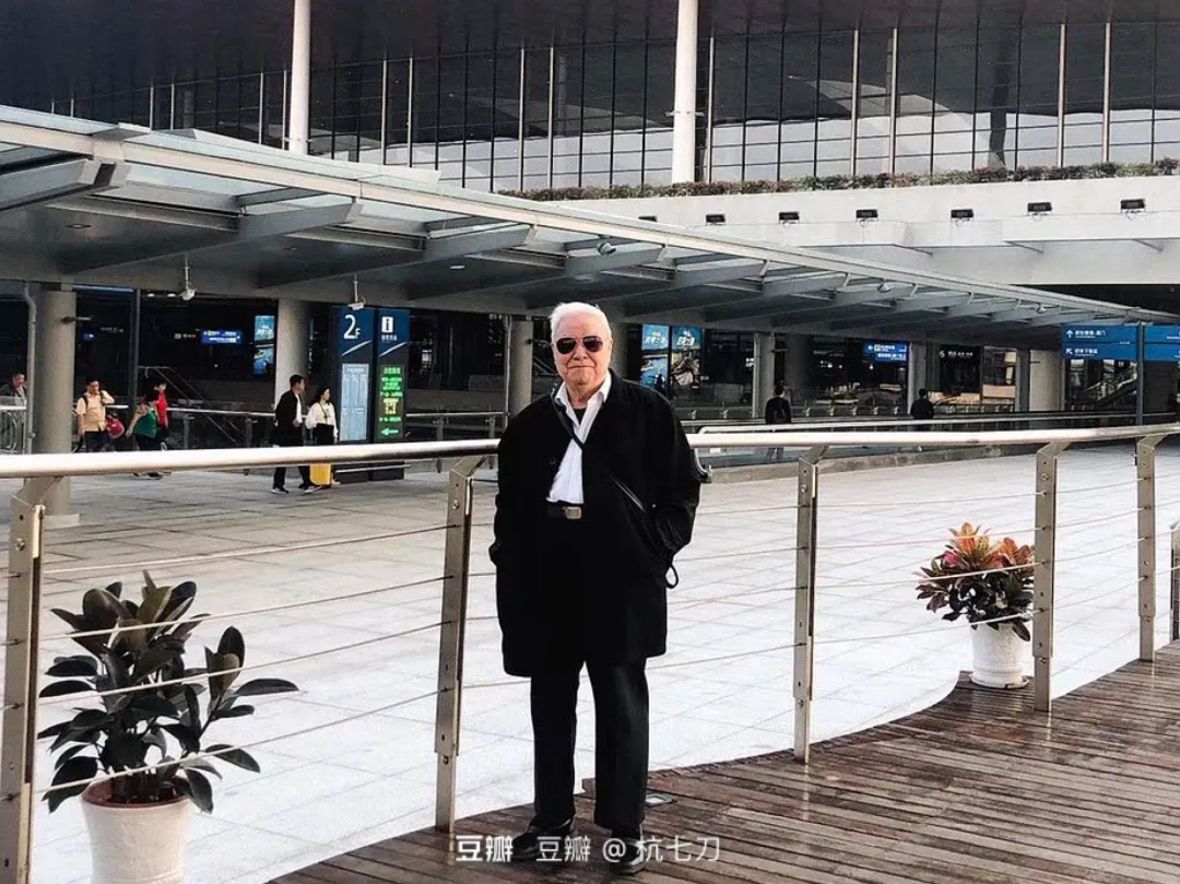 这就是“叔圈顶流”吗？80岁大爷的身材穿搭也太好了吧！休闲区蓝鸢梦想 - Www.slyday.coM