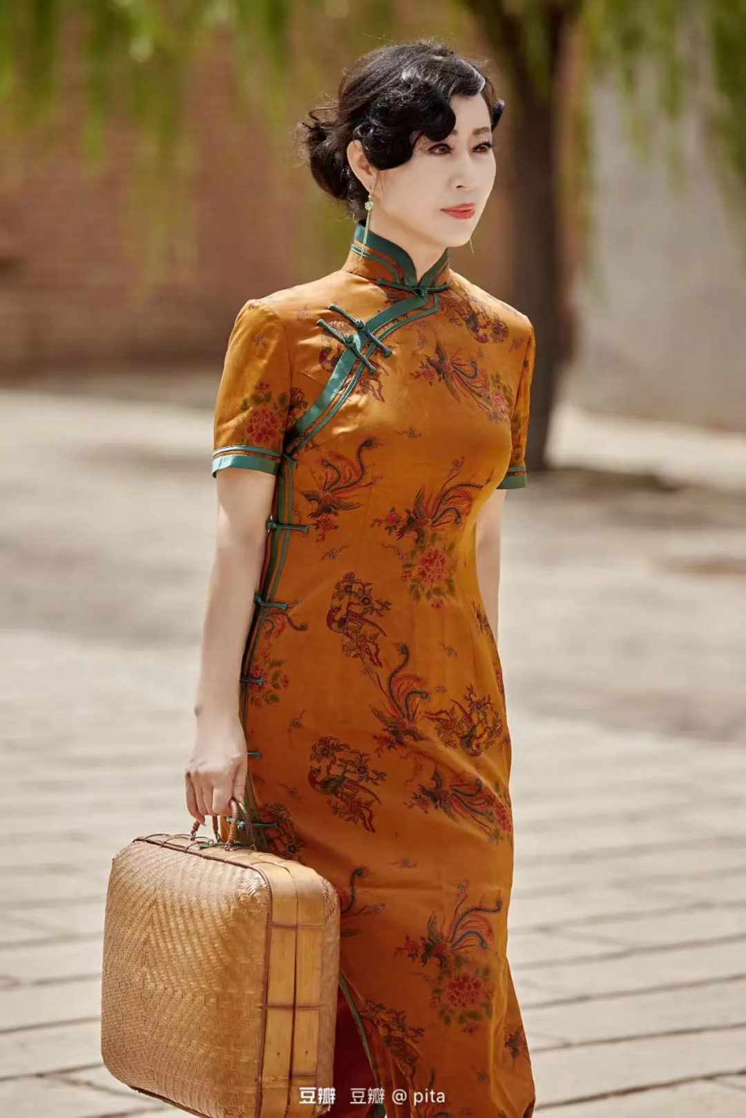 这就是“叔圈顶流”吗？80岁大爷的身材穿搭也太好了吧！休闲区蓝鸢梦想 - Www.slyday.coM