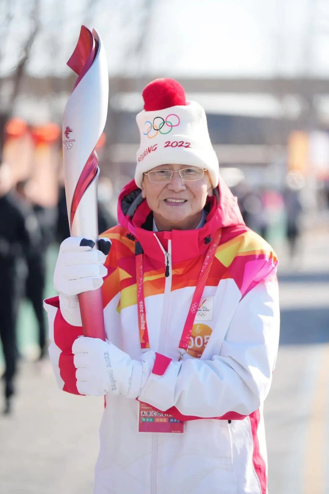 北京冬奥会第5棒火炬手阿拉宁波人他的身份不一般