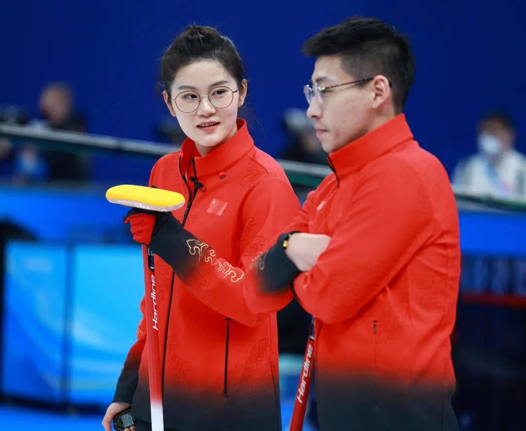 燃爆了！霸屏了！冬奥会首战中国冰壶队加局完美一击！喜获开门红休闲区蓝鸢梦想 - Www.slyday.coM