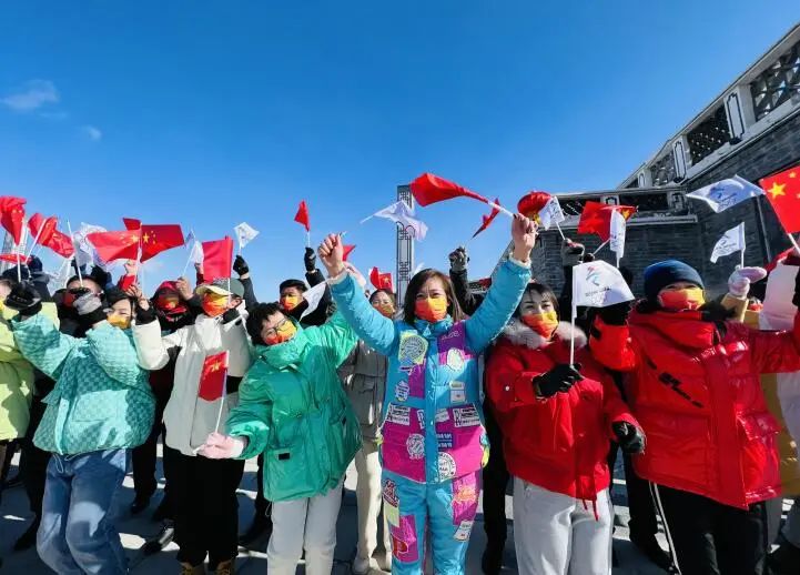 草原客户端记者在张家口｜北京冬奥会火炬在张家口传递休闲区蓝鸢梦想 - Www.slyday.coM