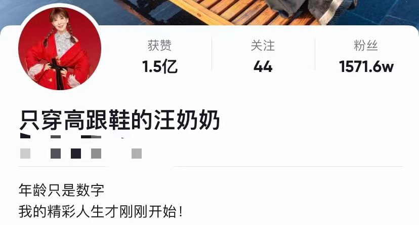 这就是“叔圈顶流”吗？80岁大爷的身材穿搭也太好了吧！休闲区蓝鸢梦想 - Www.slyday.coM