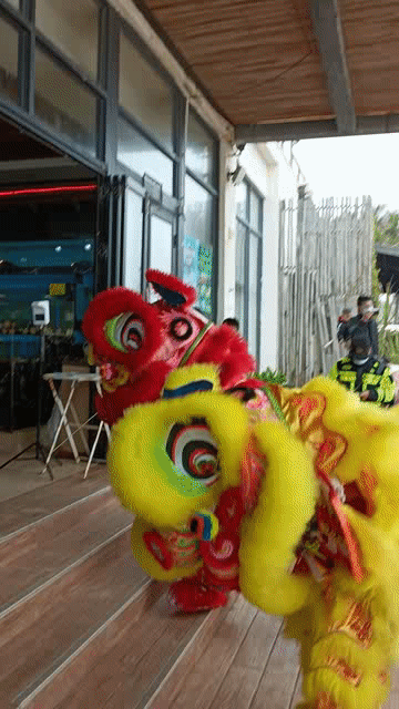 看醒狮“采青”，听锣鼓喧天， 牛仔小镇火火火休闲区蓝鸢梦想 - Www.slyday.coM