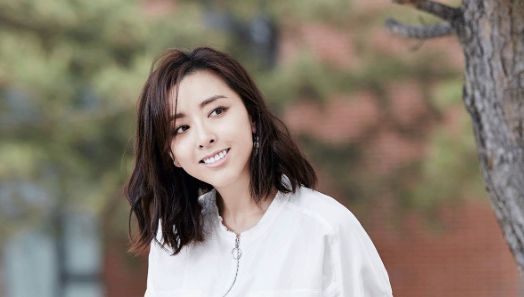 黄小蕾被大张伟拒绝后因一顿饭嫁富豪闪婚生女被迪士尼拉黑