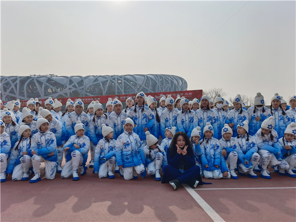 一起向未来！十佳设计师丁洁在鸟巢与孩子们“虎头虎脑”迎冬奥休闲区蓝鸢梦想 - Www.slyday.coM