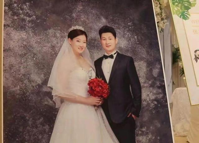 女排主攻一家4口拜年,李盈莹搭档幸福美满|陈丽怡|李盈莹|中国女排