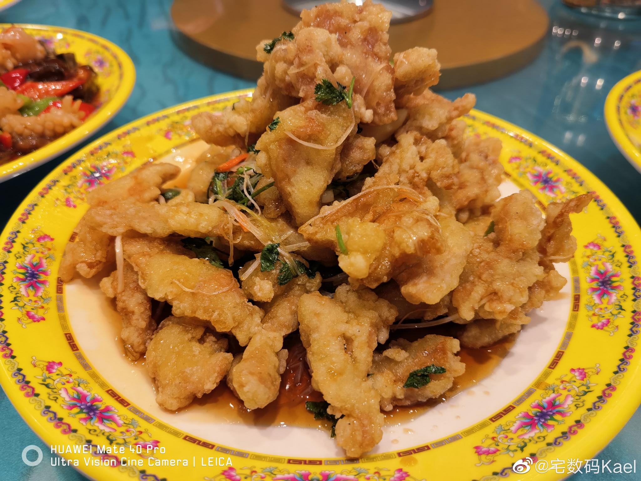 今天是东北菜专场锅包肉和小鸡炖蘑菇率先走起超大盘超大份量