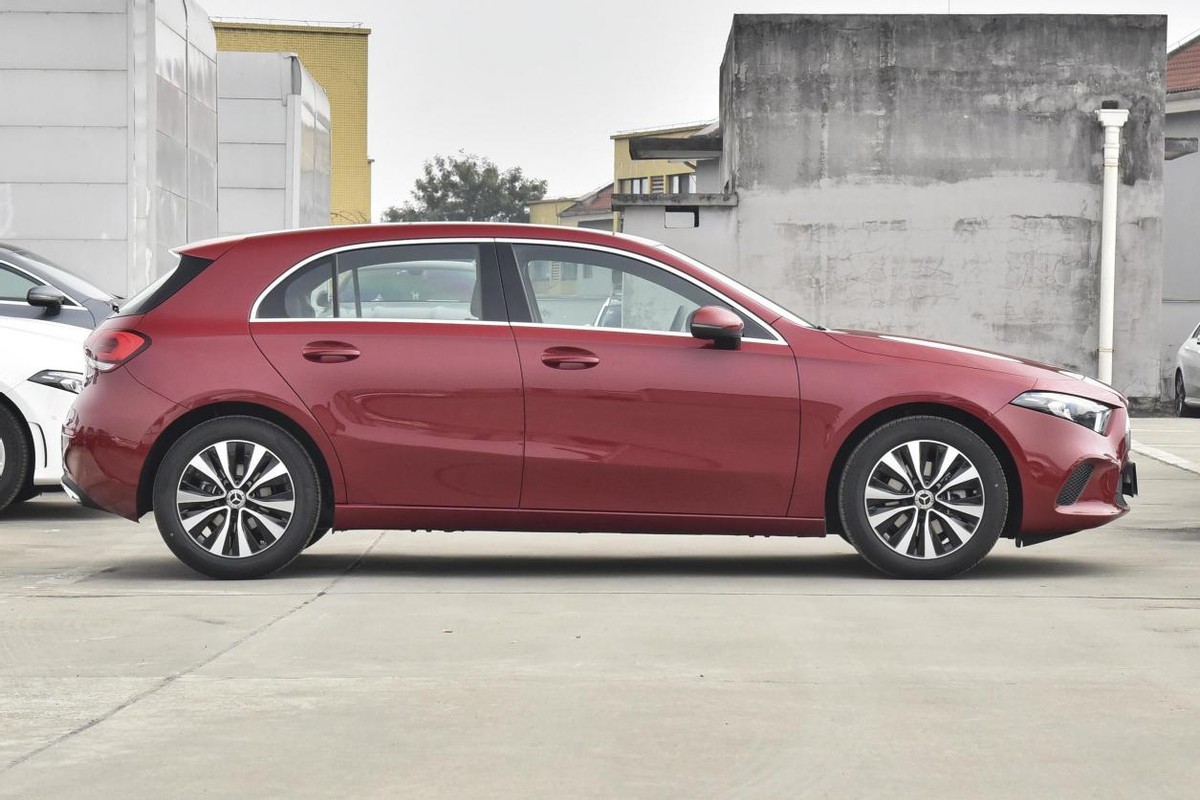 德系纯进口掀背车仅2368万起四缸带t油耗56l进口奔驰a级