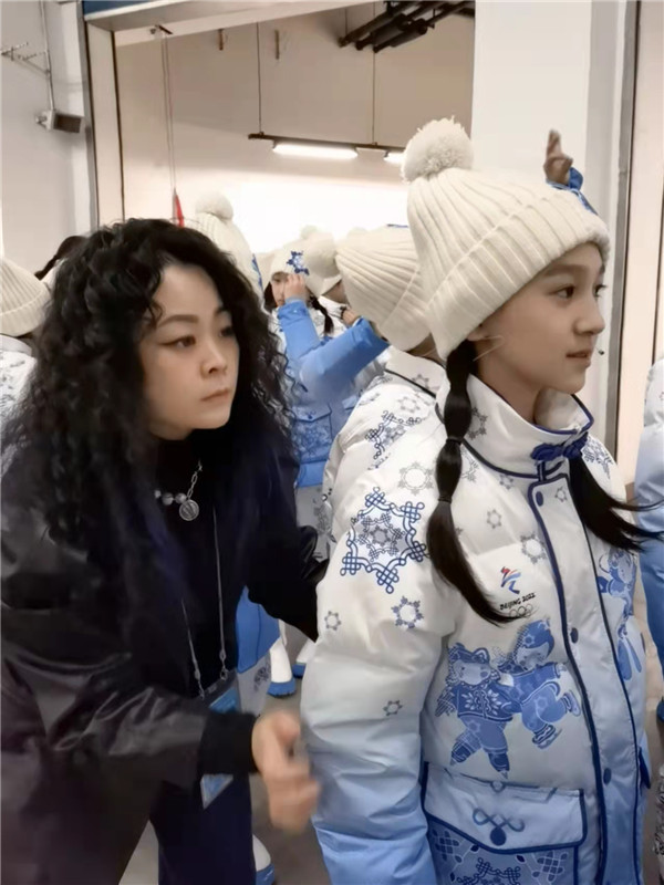 一起向未来！十佳设计师丁洁在鸟巢与孩子们“虎头虎脑”迎冬奥休闲区蓝鸢梦想 - Www.slyday.coM