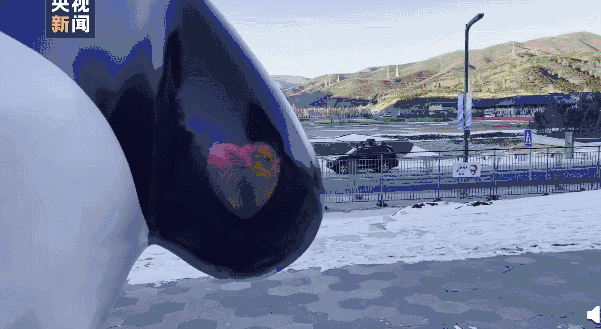 谁能拒绝这么可爱的冰墩墩！休闲区蓝鸢梦想 - Www.slyday.coM