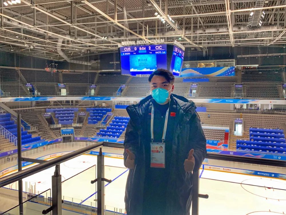 北京冬奥会首日，重庆裁判执裁瑞士vs加拿大女子冰球比赛休闲区蓝鸢梦想 - Www.slyday.coM