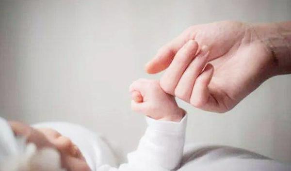 宝宝虽然不会说话，但是他们会“手势”，了解含义后妈妈秒懂