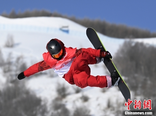 云顶滑雪公园:单板滑雪运动员赛前训练|北京冬奥会|单板滑雪|滑雪