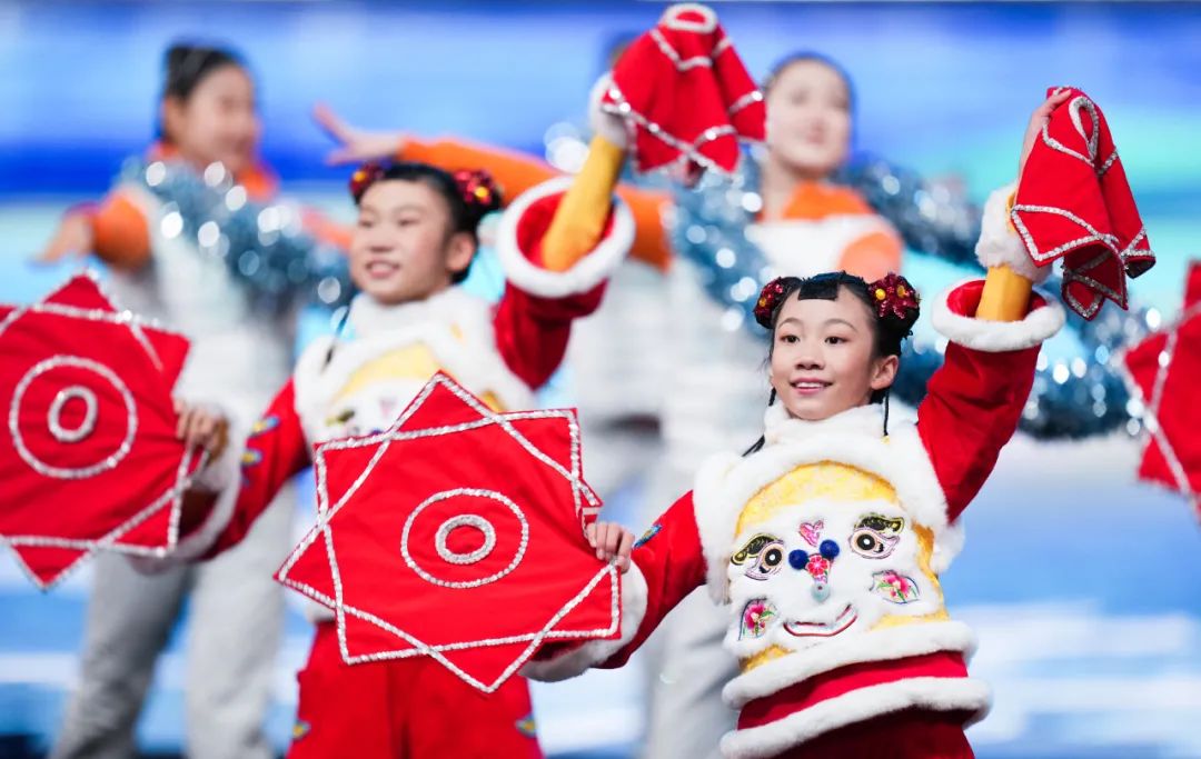 超震撼！北京冬奥会今晚开幕，“鸟巢”现场升国旗奏国歌，奥运五环“破冰而出”休闲区蓝鸢梦想 - Www.slyday.coM