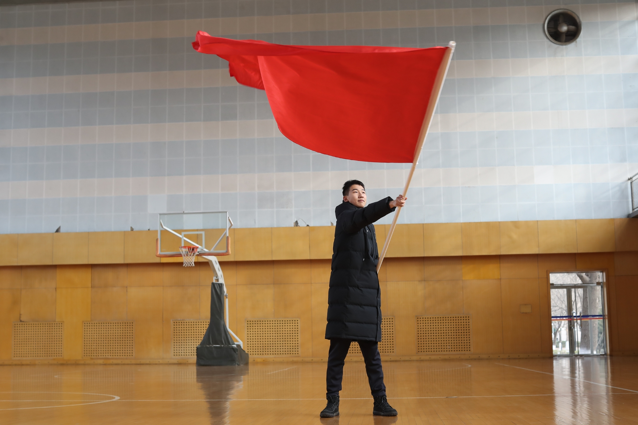 四个多月成千上万次高强度训练00后任冬奥开幕式执旗手