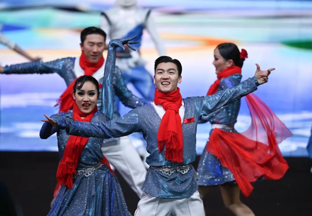 超震撼！北京冬奥会今晚开幕，“鸟巢”现场升国旗奏国歌，奥运五环“破冰而出”休闲区蓝鸢梦想 - Www.slyday.coM