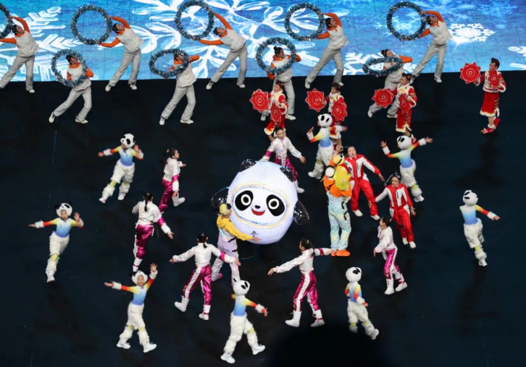 超震撼！北京冬奥会今晚开幕，“鸟巢”现场升国旗奏国歌，奥运五环“破冰而出”休闲区蓝鸢梦想 - Www.slyday.coM
