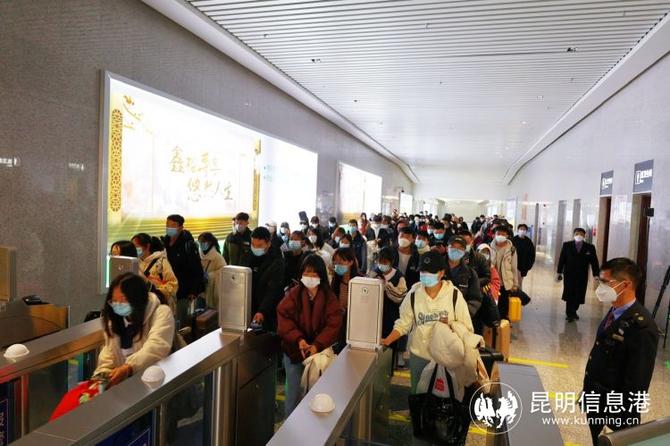 大年初四 云南铁路迎来假期返程小高峰休闲区蓝鸢梦想 - Www.slyday.coM