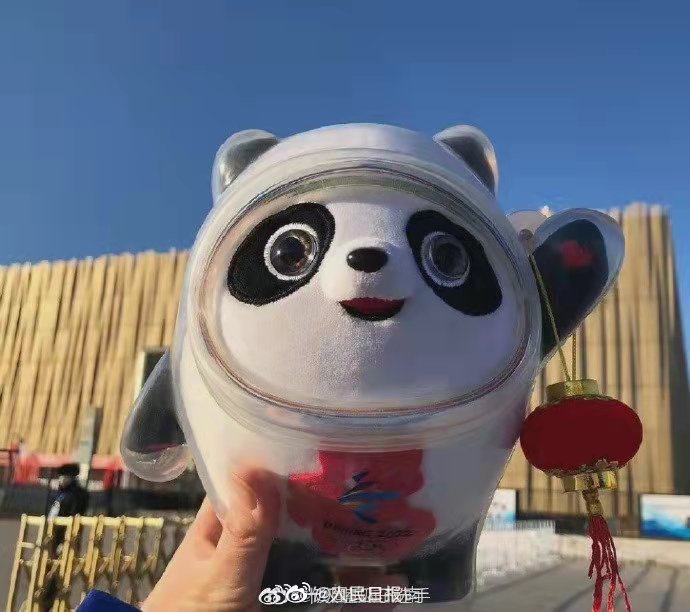 卖断货，等墩墩！5000个冰墩墩手办15分钟被抢光休闲区蓝鸢梦想 - Www.slyday.coM