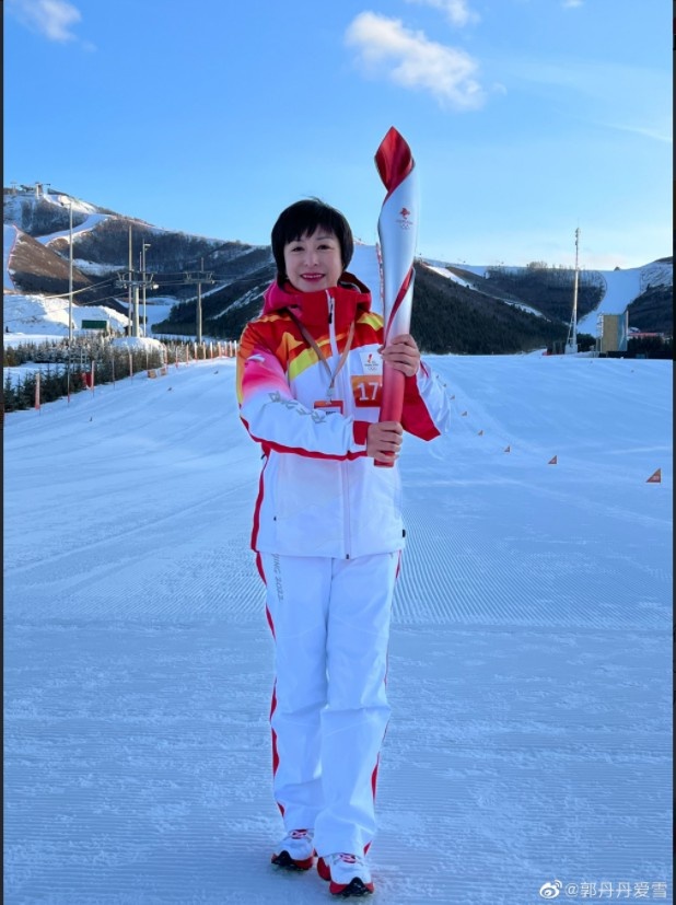 前滑雪世界冠军郭丹丹人生能有几回博中国队加油