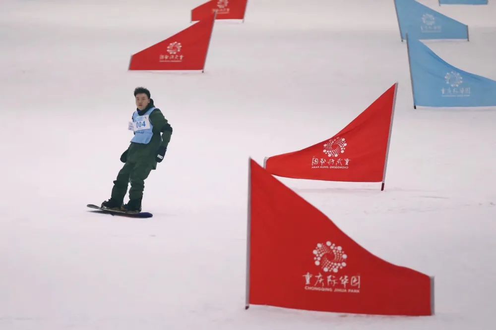 北京冬奥会首日，重庆裁判执裁瑞士vs加拿大女子冰球比赛休闲区蓝鸢梦想 - Www.slyday.coM