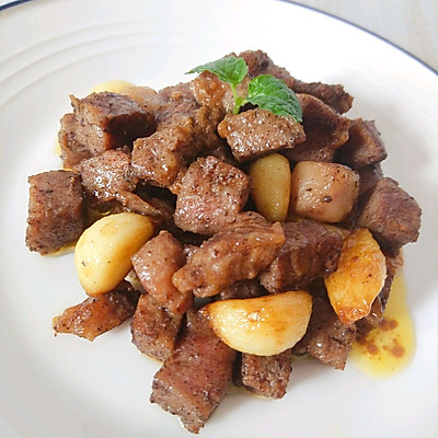 蒜香牛肉粒|牛肉粒|黄油|蒜粒_新浪新闻