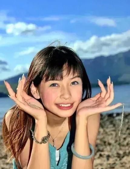 从龅牙妹到天仙女,angelababy脱胎换骨成功逆袭,如今美出天际__财经头