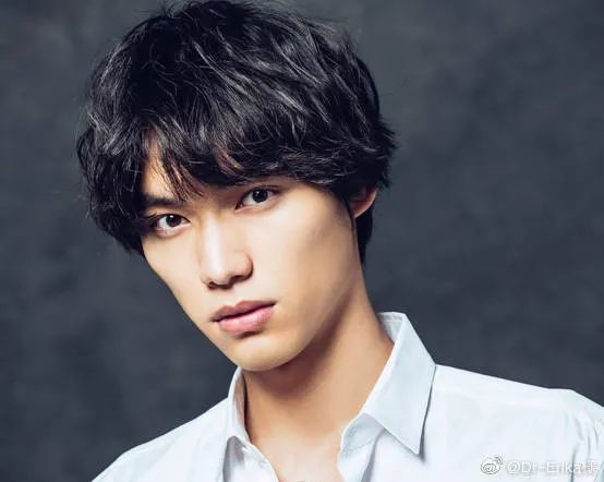 假面骑士:四仔福士苍汰确诊,龙装粉疑似客串revice|新冠肺炎_新浪新闻