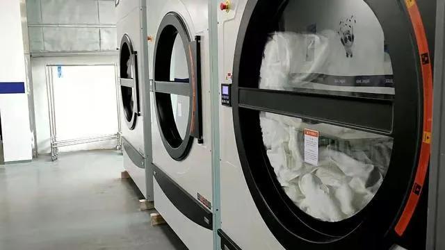 冰球是冬奥项目中,争夺最激烈的运动,运动员为何都要在现场洗澡休闲区蓝鸢梦想 - Www.slyday.coM 冰球是冬奥项目中,争夺最激烈的运动,运动员为何都要在现场洗澡休闲区蓝鸢梦想 - Www.slyday.coM