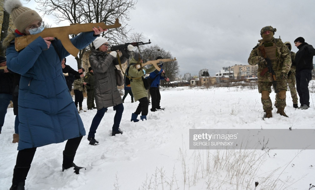 连步枪、机枪都不够！美国要向乌克兰军援机枪，大量子弹已运抵休闲区蓝鸢梦想 - Www.slyday.coM