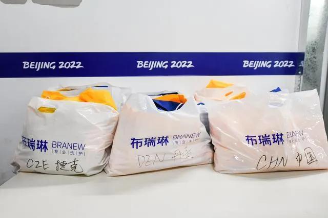 冰球是冬奥项目中,争夺最激烈的运动,运动员为何都要在现场洗澡休闲区蓝鸢梦想 - Www.slyday.coM 冰球是冬奥项目中,争夺最激烈的运动,运动员为何都要在现场洗澡休闲区蓝鸢梦想 - Www.slyday.coM