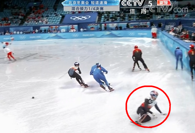 重大失误！韩国短道队员自己摔倒，冲撞护栏首轮出局，教练傻眼休闲区蓝鸢梦想 - Www.slyday.coM
