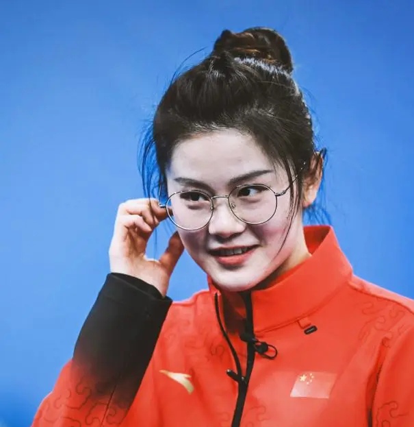 200多天没和老公见面冰壶美女为奥运拼了老公喊话给她办婚礼