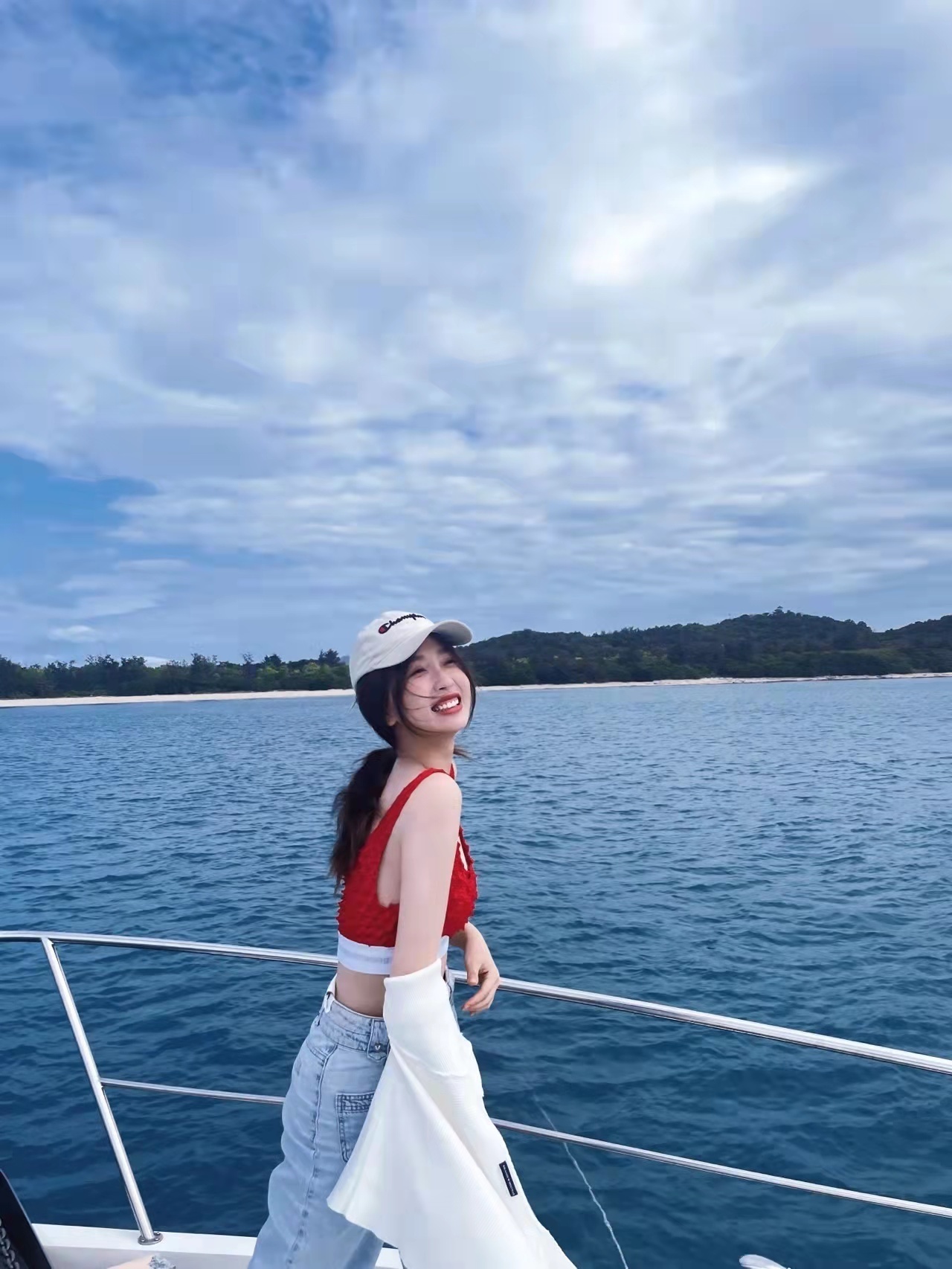 虞书欣海边度假照欣欣子好辣