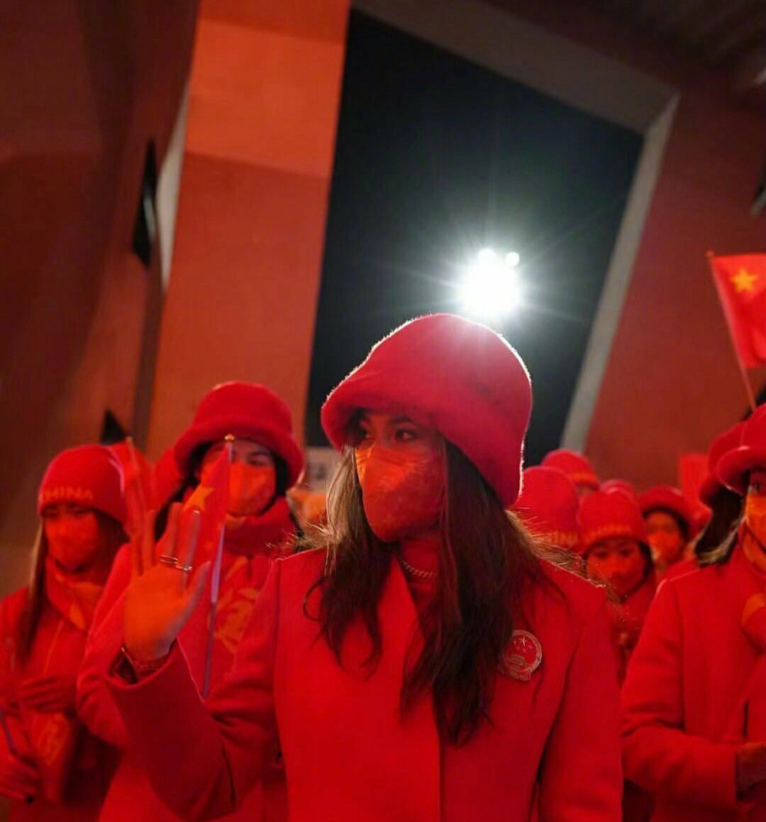 谷爱凌晒冬奥会开幕式照,曾脱外套秀弹跳,CCTV5直播她三项比赛休闲区蓝鸢梦想 - Www.slyday.coM 谷爱凌晒冬奥会开幕式照,曾脱外套秀弹跳,CCTV5直播她三项比赛休闲区蓝鸢梦想 - Www.slyday.coM