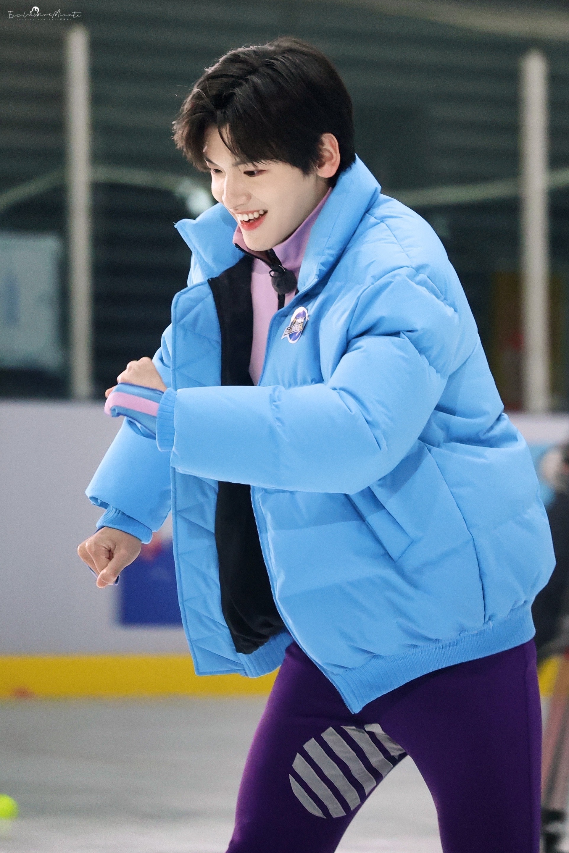 翟潇闻学滑冰饭拍潇闻真的是企鹅本鹅了太可爱啦