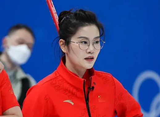 200多天没和老公见面冰壶美女为奥运拼了老公喊话给她办婚礼