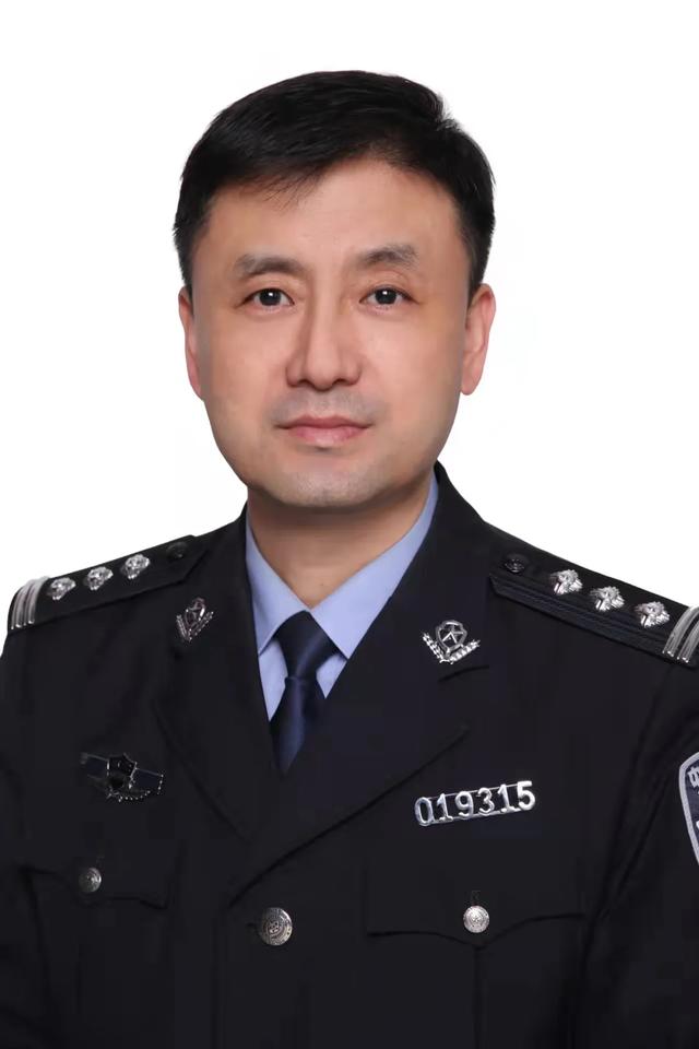 邯郸交巡警的骄傲冬奥火炬手付彬