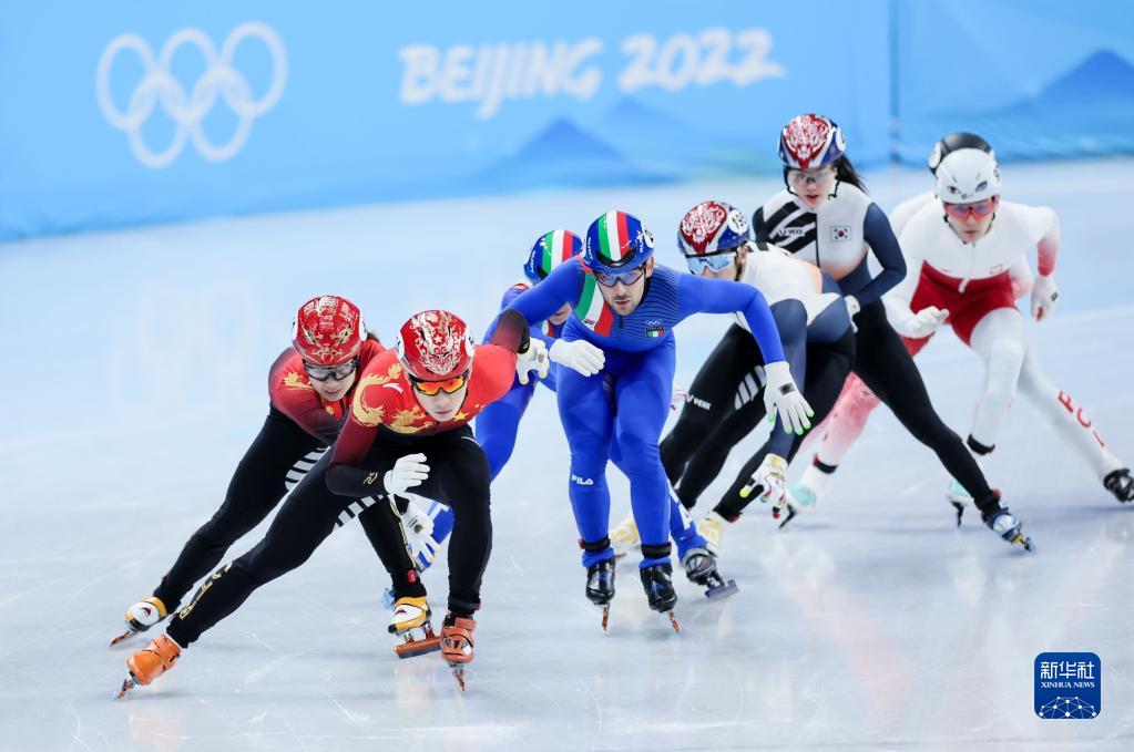 新华社记者 杨磊 摄当日,北京2022年冬奥会短道速滑项目混合团体接力