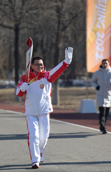 17人的伊利冬奥火炬手队伍 17年的闪亮梦想休闲区蓝鸢梦想 - Www.slyday.coM