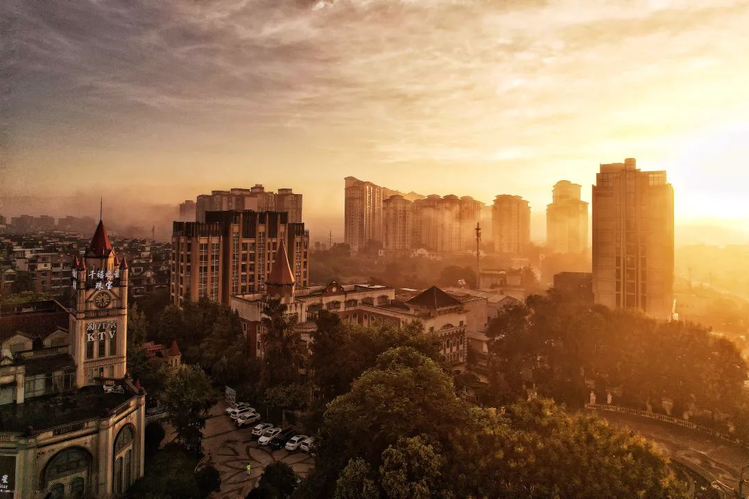 倒计时3天！成都这些街巷等你来拍→休闲区蓝鸢梦想 - Www.slyday.coM