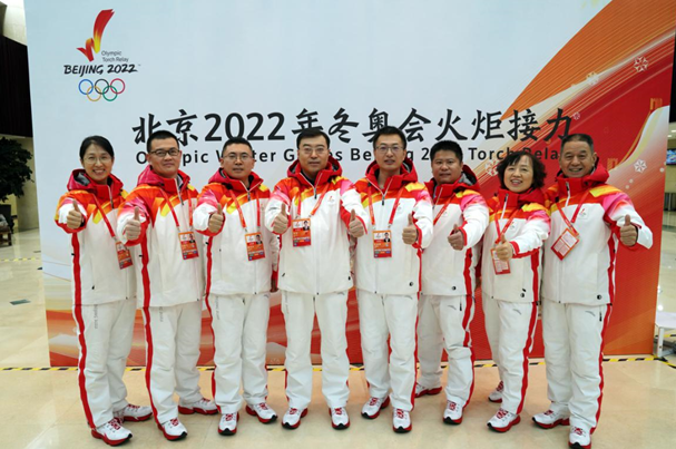 17人的伊利冬奥火炬手队伍 17年的闪亮梦想休闲区蓝鸢梦想 - Www.slyday.coM