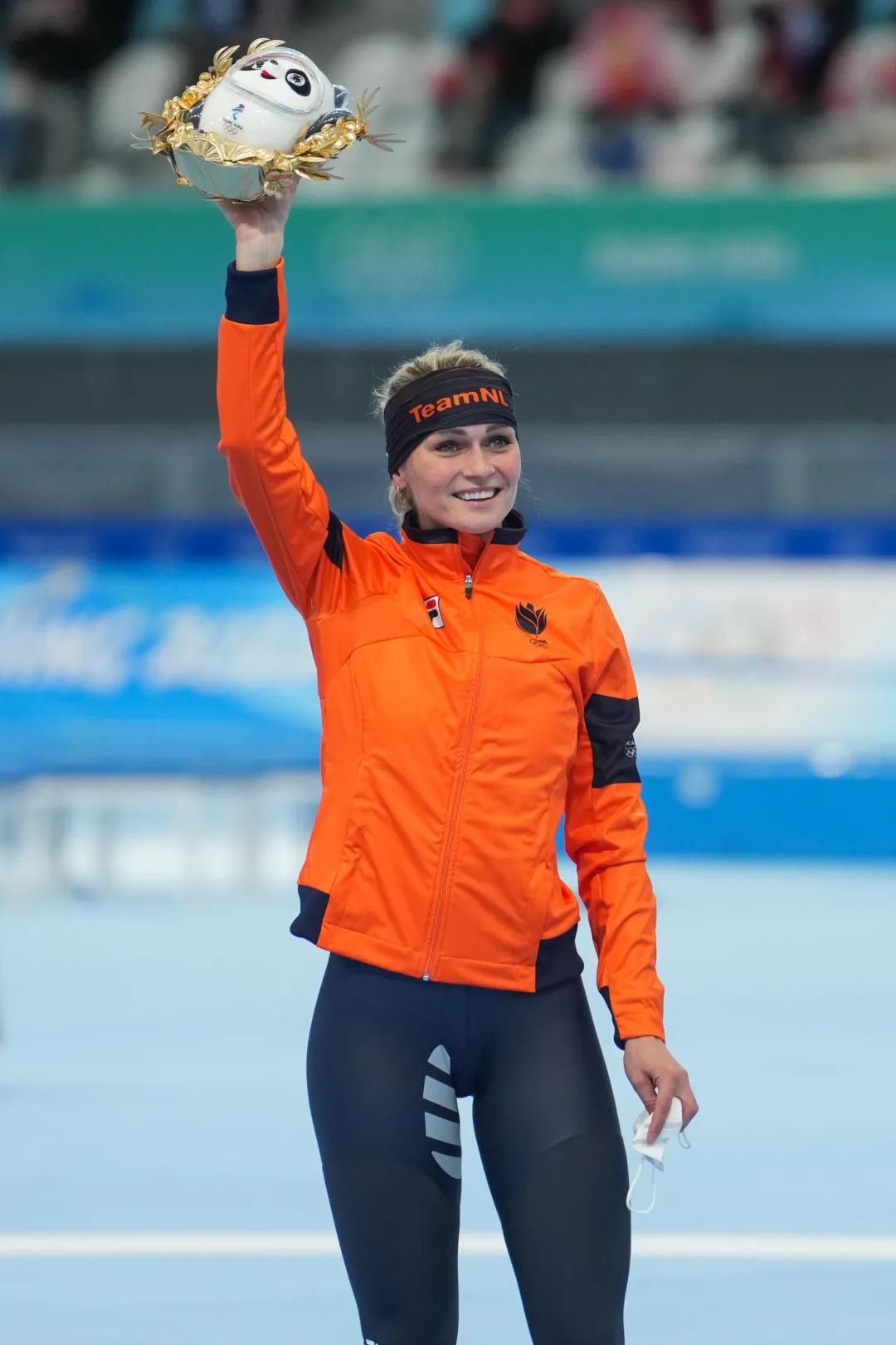 与斯考滕一起在最后一组出场的意大利选手弗兰西斯卡·洛洛布里吉达以