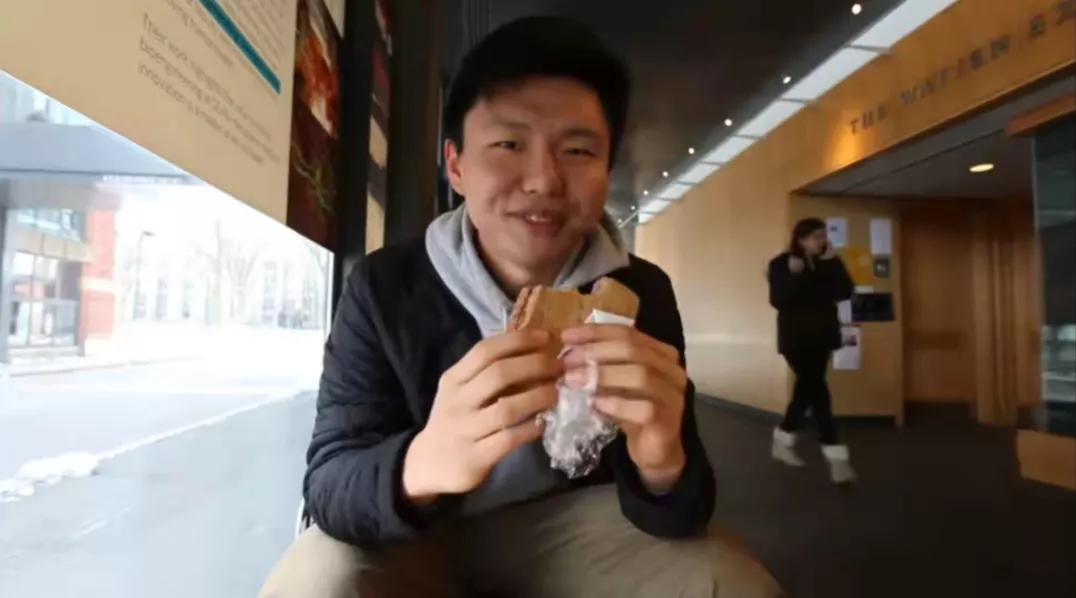 哈佛学生真实一天Vlog，点赞爆表，哈佛学霸原来是这样的！休闲区蓝鸢梦想 - Www.slyday.coM