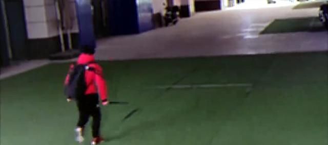 钓友识破钓鱼群里的“卧底”，用假钓点引出“电工”后，疯狂追赶休闲区蓝鸢梦想 - Www.slyday.coM