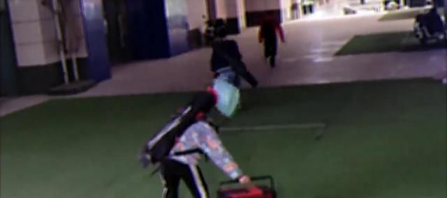 钓友识破钓鱼群里的“卧底”，用假钓点引出“电工”后，疯狂追赶休闲区蓝鸢梦想 - Www.slyday.coM