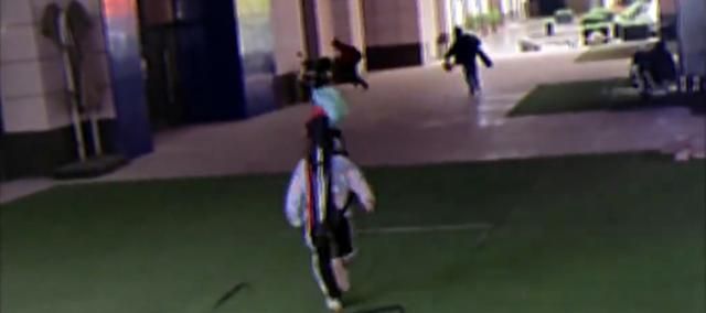 钓友识破钓鱼群里的“卧底”，用假钓点引出“电工”后，疯狂追赶休闲区蓝鸢梦想 - Www.slyday.coM